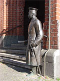 Hauptmann von Köpenick Statue Rathaus